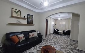Casa completa e ampla com Wi-Fi e garagem para dois veículos